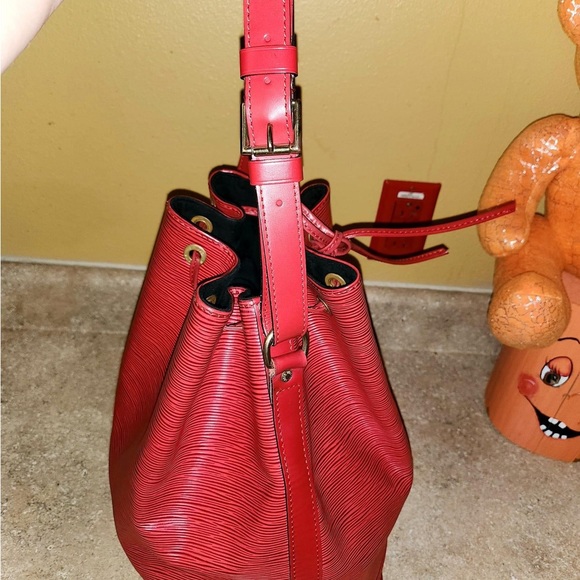 Pre loved authentic Louis Vuitton Epi red bucket style bag - Picture 10 of 10